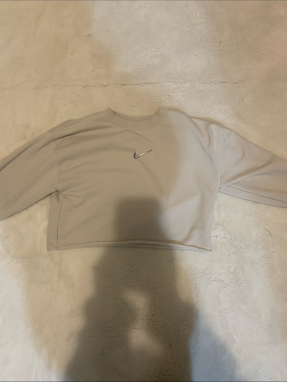 Nike Cropped Crew Sweatshirt in Pale Beige with Swoosh